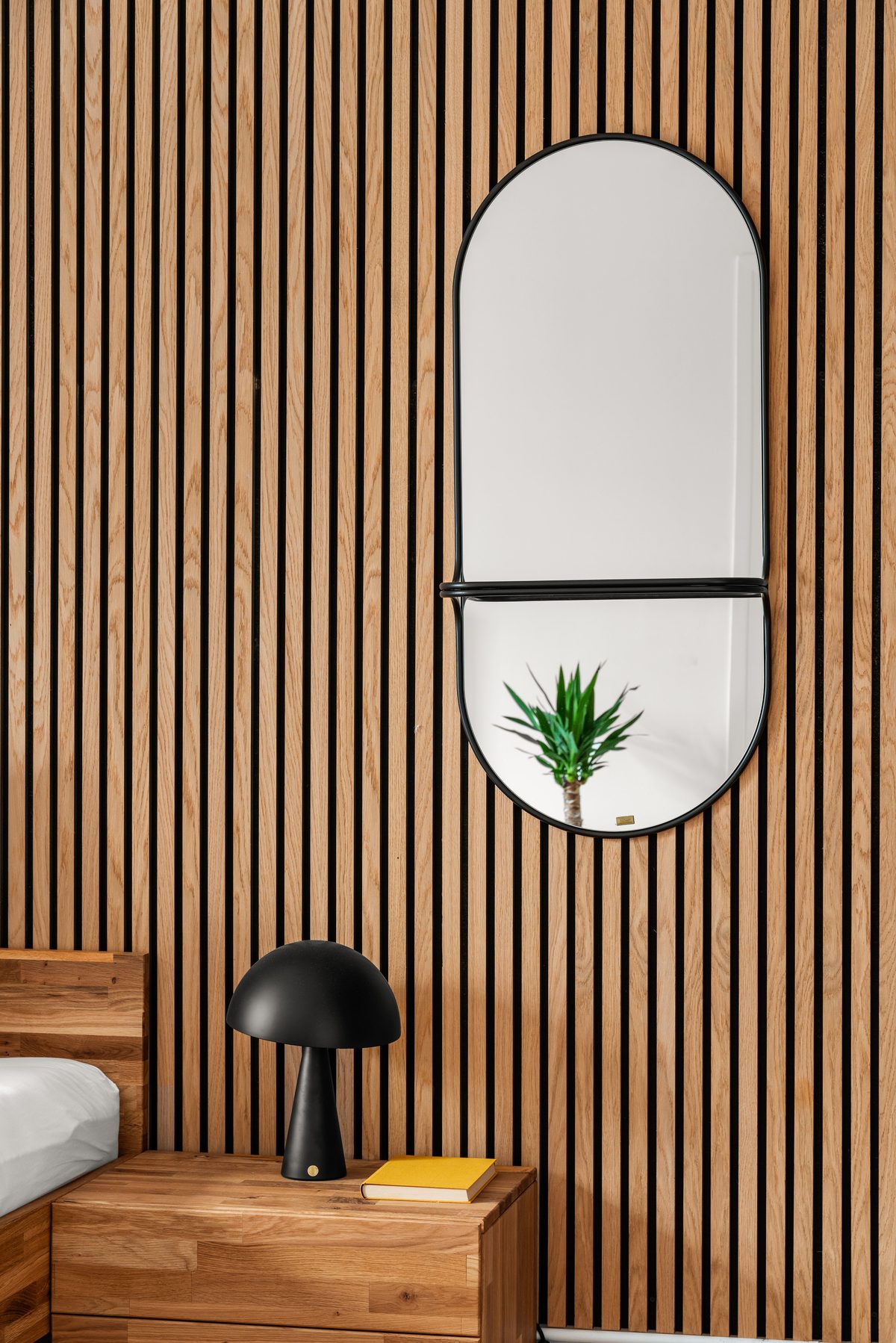 E-Homes · Essbereich mit Blick ins Schlafzimmer