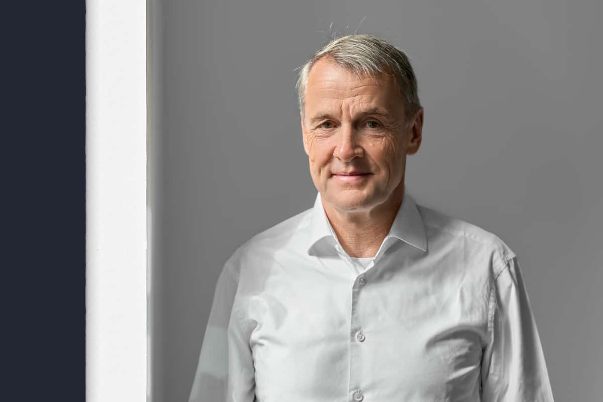 Executive Portrait vor heller Wand, Lucera Heidelberg